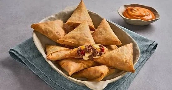 اليوم العالمى للسمبوسة.. كيف انتقلت من الشرق الأوسط للعالم أجمع؟