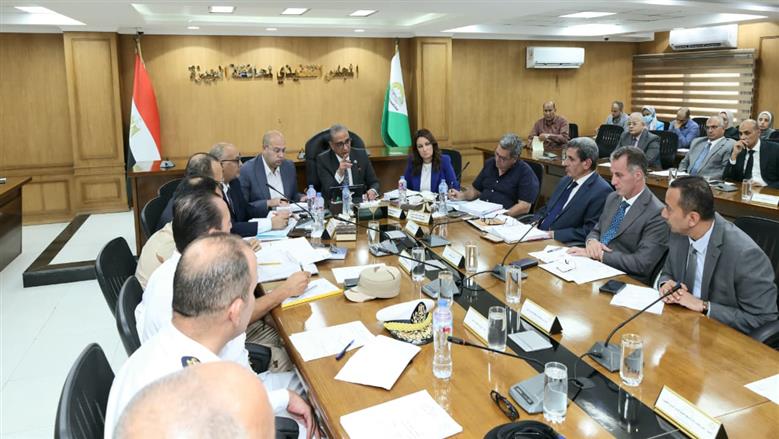 محافظ الجيزة يوجه بتشديد الرقابة على الأسواق وتوفير السلع بأسعارها الرسمية