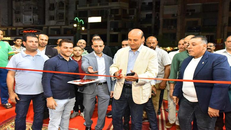 محافظ أسيوط يفتتح معرضا للمستلزمات المدرسية والسلع الغذائية بشارع الهلالي