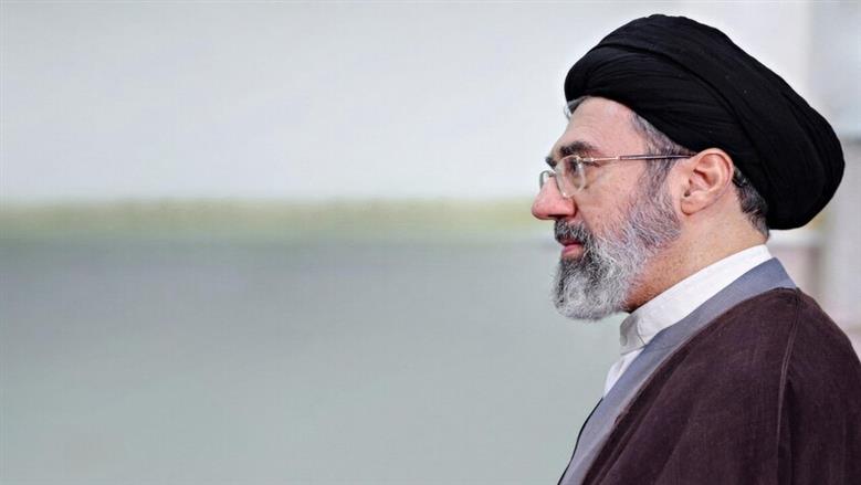 مجتبى خامنئي: الشعب الإيراني وجبهة المقاومة سيلقنون أمريكا دروسا لن تنساها