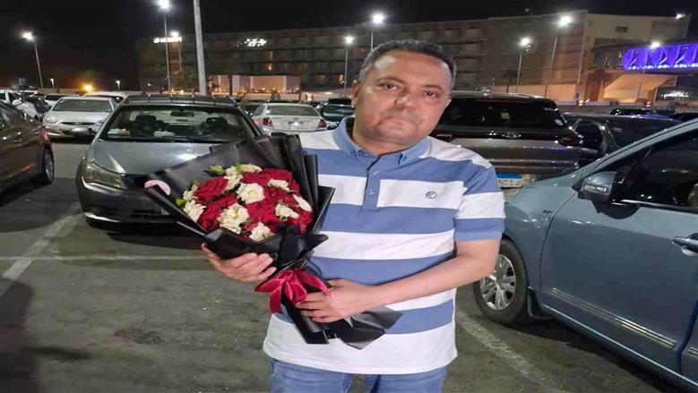 المدرس أحمد خاطر يعود إلى المنوفية بعد العلاج.. أهالي قريته جمعوا له 25 مليون جنيه