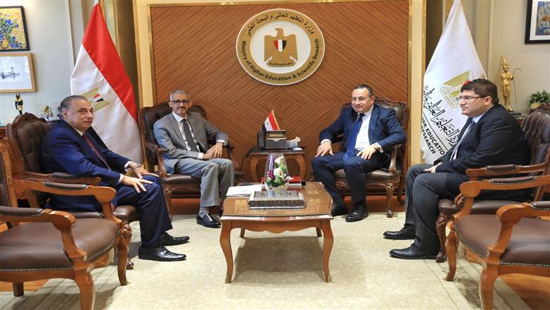 وزير التعليم العالي يلتقي المدير العام للألكسو لبحث تعزيز التعاون في مجالات البحث العلمي والتدريب