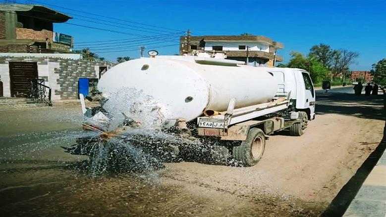 بحث إنشاء سوق أسبوعية في البيصيلية وحملة لرفع كفاءة الطرق بإدفو بأسوان