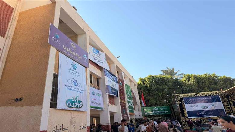 بدء توافد المواطنين على قافلة التحالف «إيد واحدة» في بناويط بسوهاج
