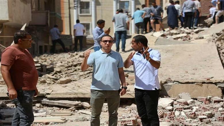 محافظ المنيا يتابع حادث انهيار منزل مكون من 4 طوابق في عزبة شاهين