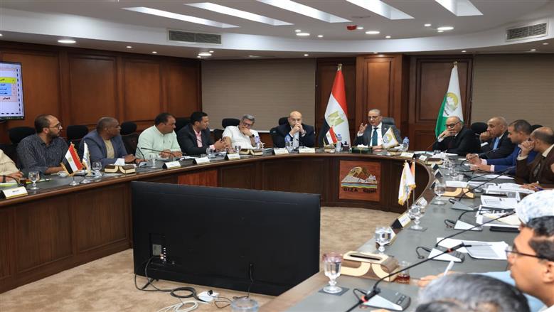 التعامل الفوري مع التعديات.. اجتماع موسع لمحافظ الجيزة لمتابعة ملف تقنين أراضي الدولة