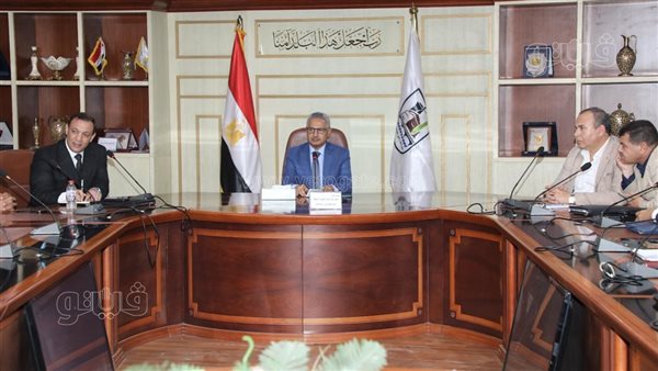 محافظ بني سويف يبحث الاستعدادات النهائية لاستقبال العام الدراسي الجديد
