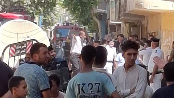 الحماية المدنية تواصل البحث عن ناجين أسفل أنقاض عقار المنيا (فيديو)