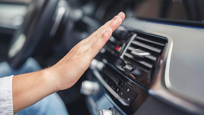 7 علامات تكشف أعطال تكييف سيارتك.. من بينها الروائح