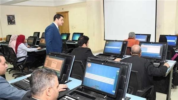 قانون العمل الجديد، ما الحقوق الـ 7 للعامل التي يجب معرفتها قبل توقيع العقد بالقطاع الخاص