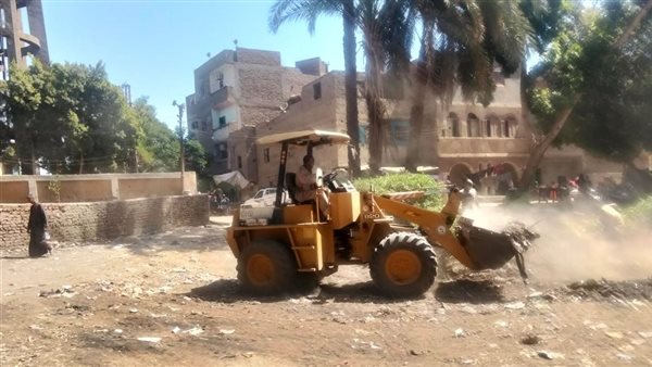 رفع 83 طن مخلفات صلبة خلال حملات نظافة في قنا (صور)